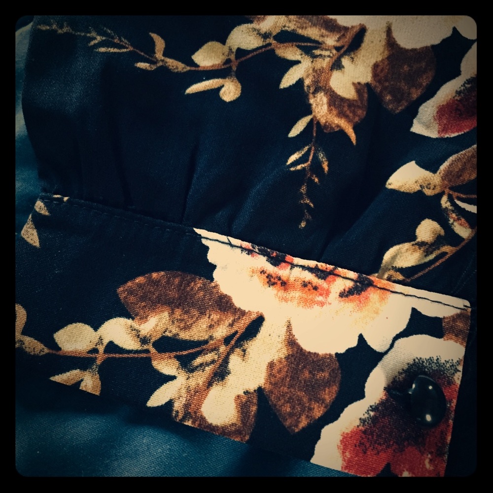 Women’s Size L Naggoo shirt